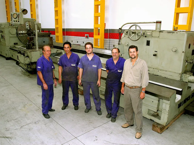 Equipe da Fremaq no salão de máquinas